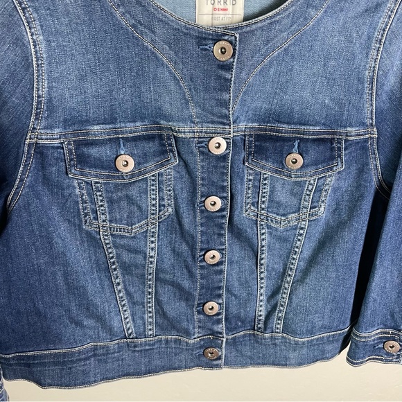 ❌SOLD Torrid Denim Crop Collarless Jacket 2X NWT 12726818 - Picture 3 of 13